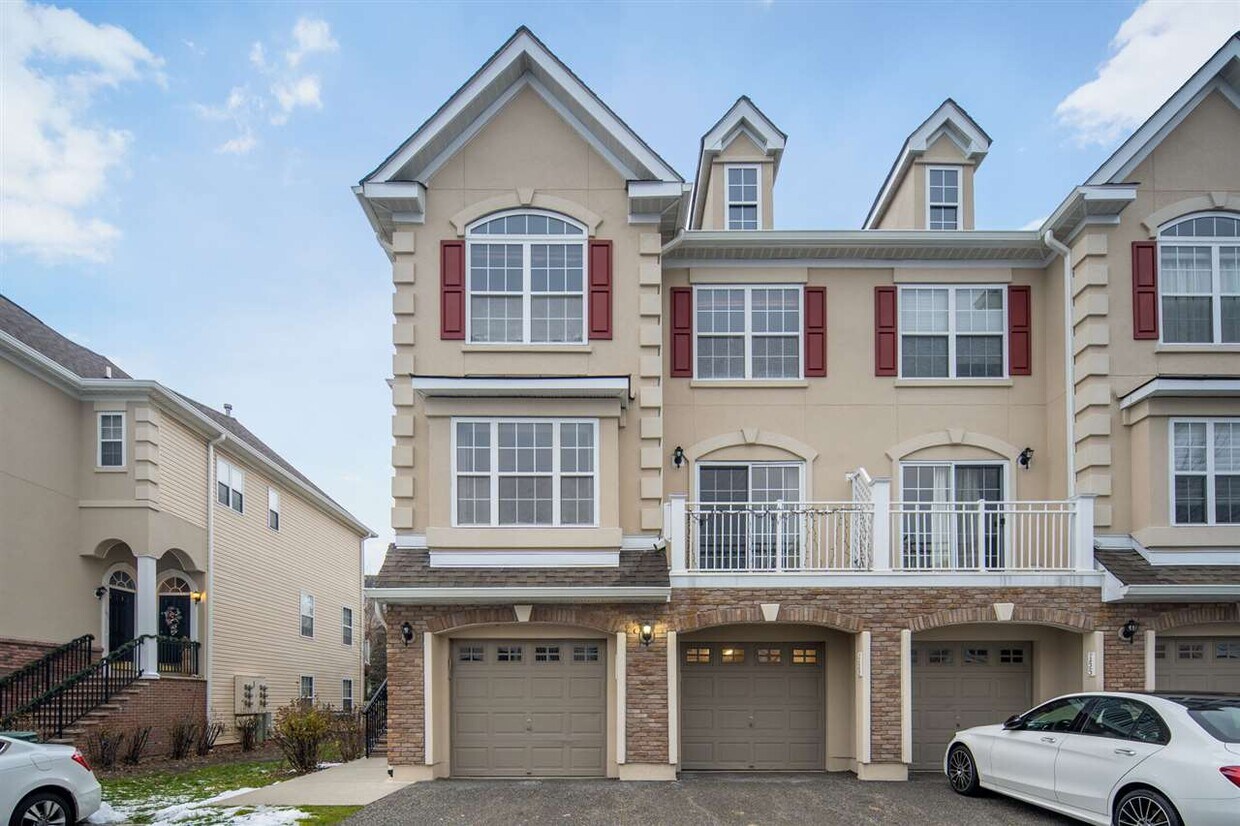 153 Blue Heron Dr, Secaucus, NJ 07094 House for Rent in Secaucus, NJ