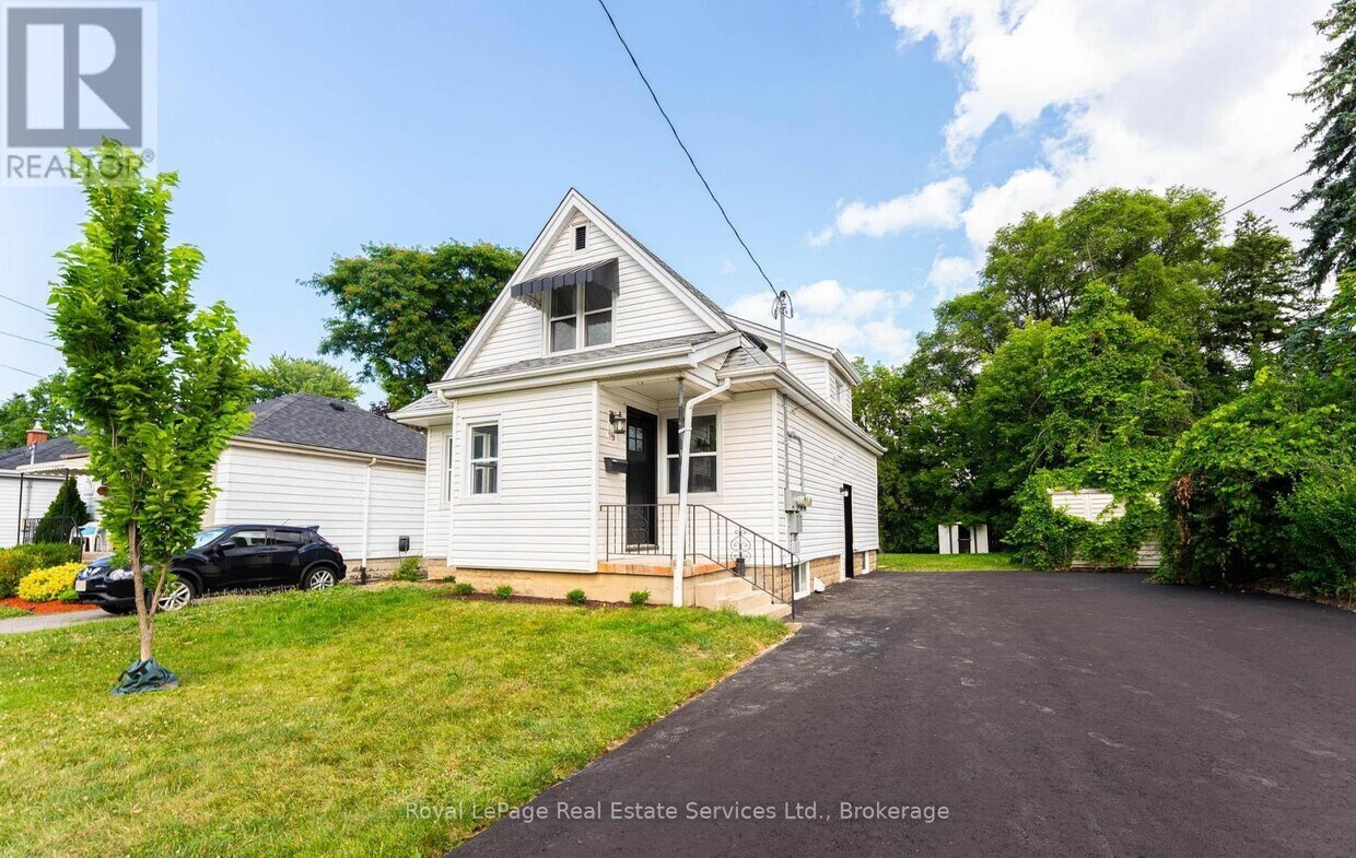 Photo principale - 235 E 21st St