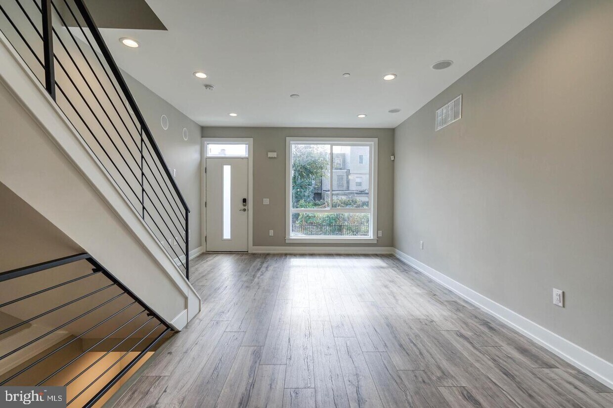 Foto principal - 531 Mercy St