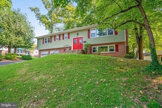 Building Photo - 9821 Hampton Ln