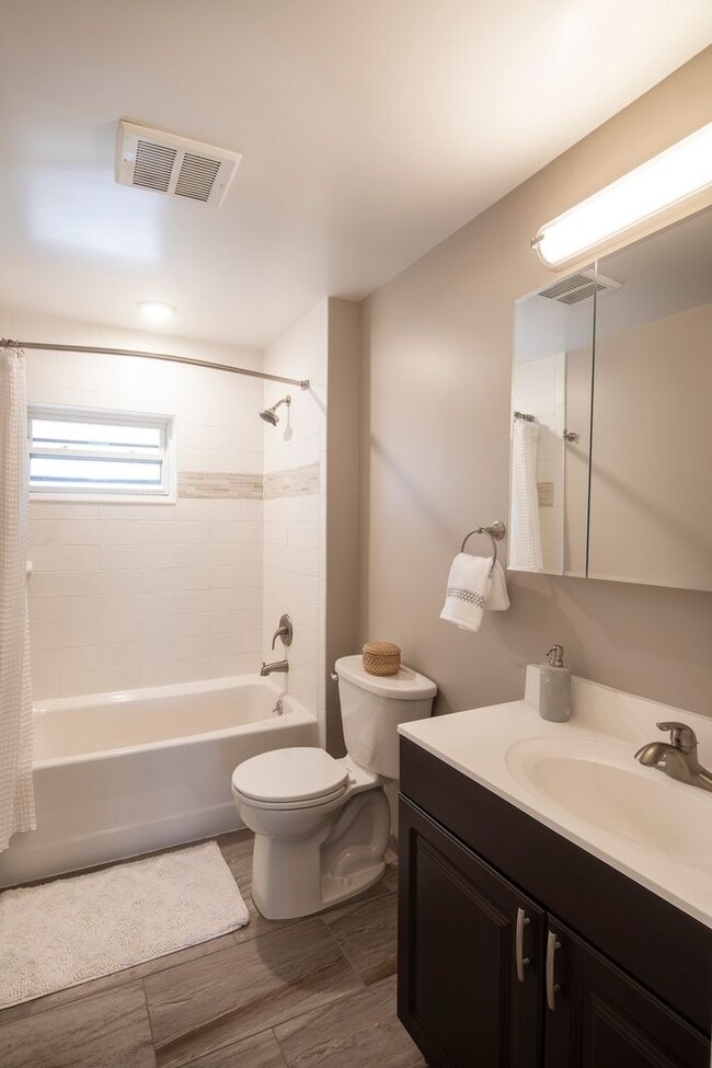 Interior Photo - The Linden Apartments: In-Unit Washer & Dryer, Heat and Hot Water Included, Cat & Dog Friendly, a...