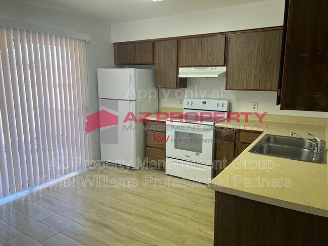 Foto del edificio - 2228 E Broadway Rd