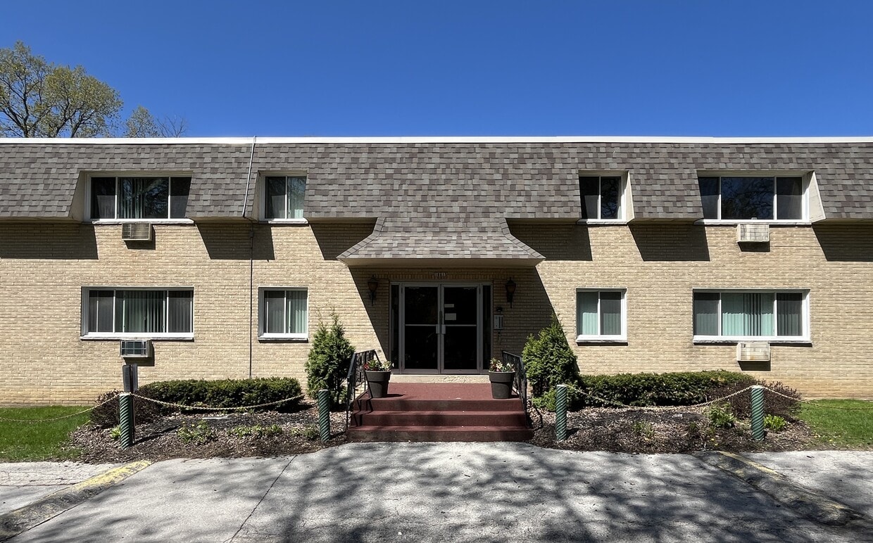 Primary Photo - Ridge Manor