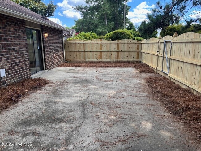 Building Photo - 1827 Quail Ridge Rd