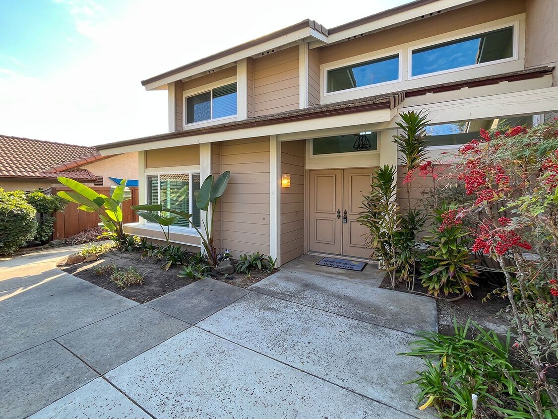 Primary Photo - Fantastic 4 Bedroom home in La Costa!
