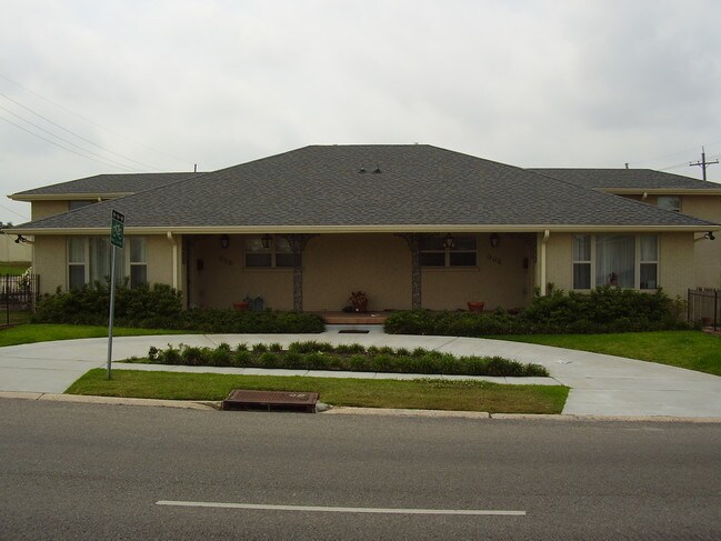 994 Robert E Lee Blvd New Orleans La 70124 Townhouse For Rent In Primary Photo 994 Robert E Lee Blvd