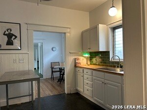 Foto del edificio - 2213 N Flores St