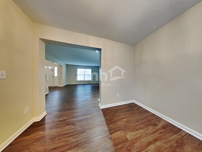 Foto del edificio - 2029 River Birch Dr