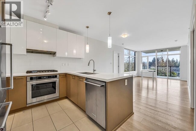 Building Photo - 3080 Lincoln Ave