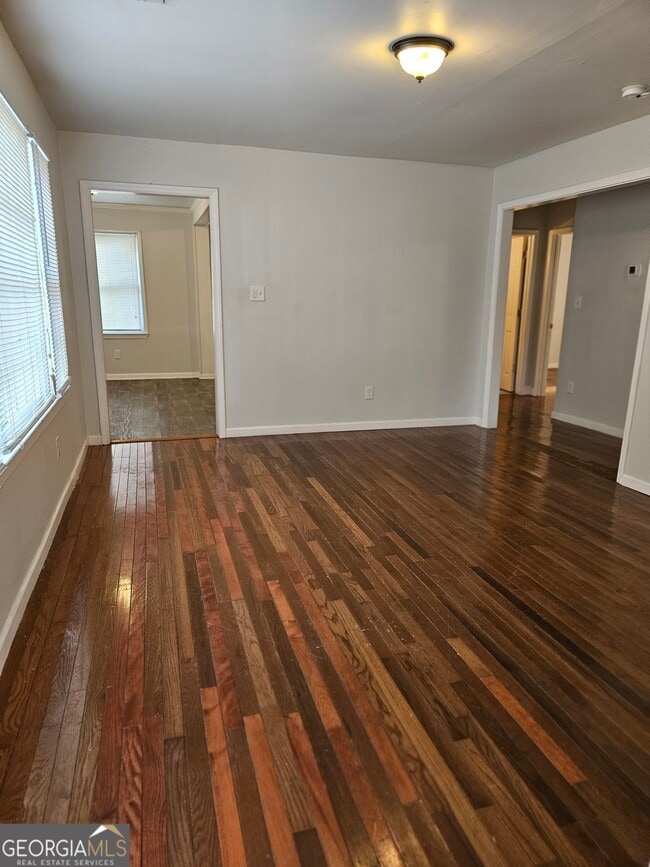 Building Photo - 3453 Glen Rd