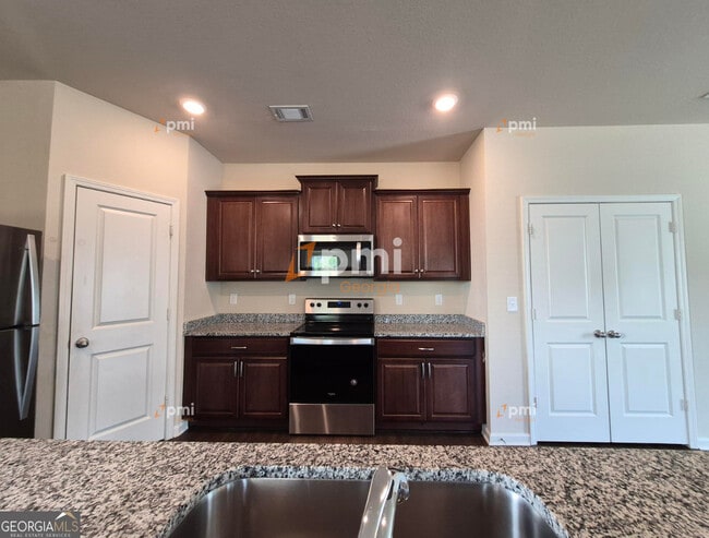 Building Photo - 122 Innis Brk Cir SW
