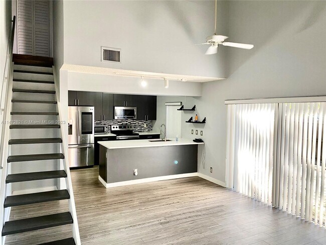 Building Photo - 3032 S Oakland Forest Dr