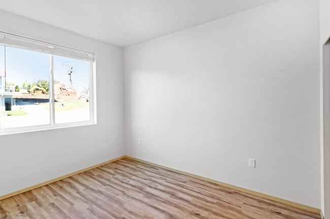Building Photo - 435 SE Barrington Dr