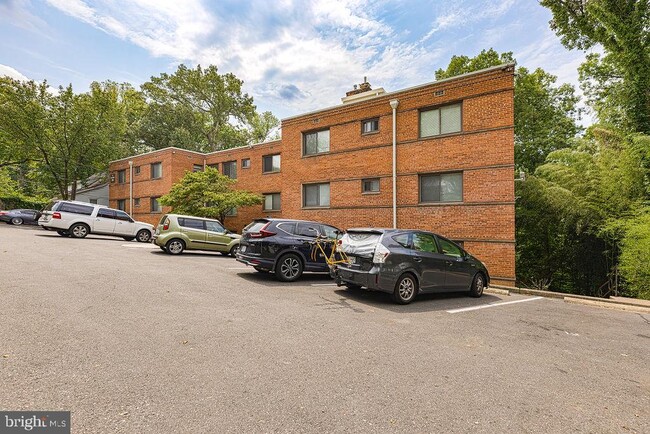 Building Photo - 702 Chaney Dr