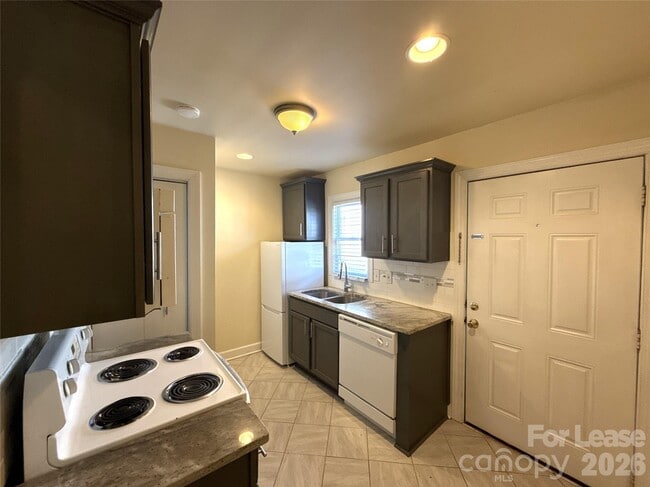 Building Photo - 707 Grandin Rd