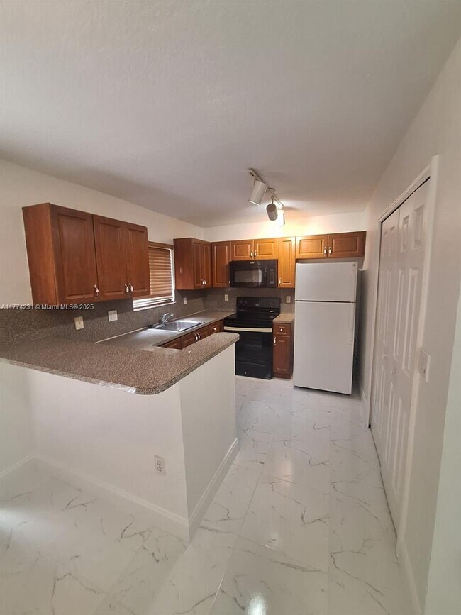 Foto del edificio - 2931 SE 13th Rd