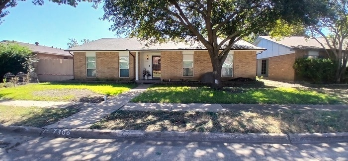 Move-In Ready Dallas Gem — 4 Bedrooms, 2 L... - Move-In Ready Dallas Gem — 4 Bedrooms, 2 L...