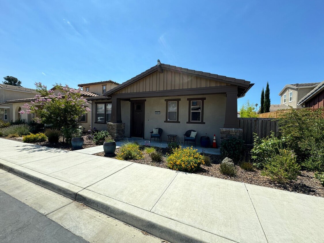 Primary Photo - 3949 Kilbern Way