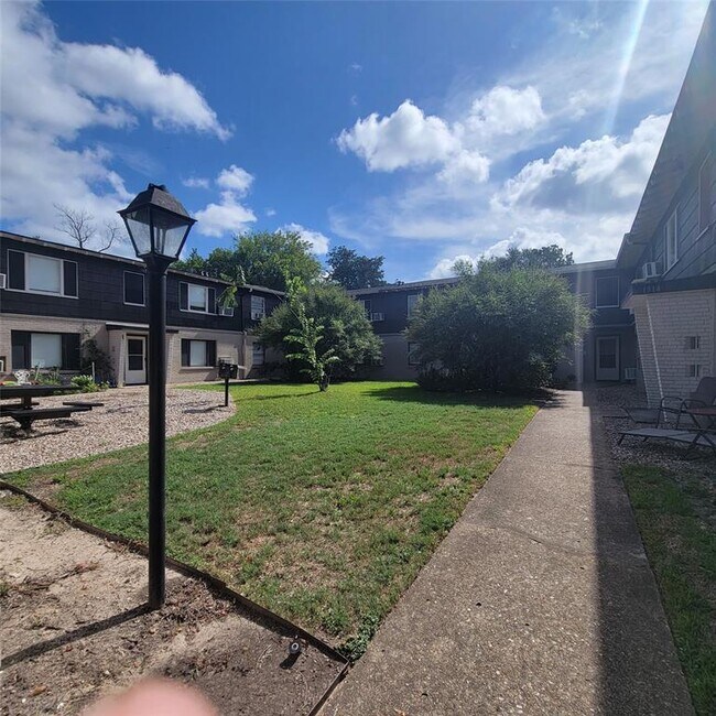 1314 Heights Blvd Unit 4, Houston, TX 77008 Apartment for Rent in