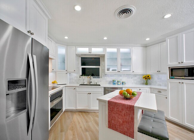 Building Photo - 5501 N Ocean Blvd