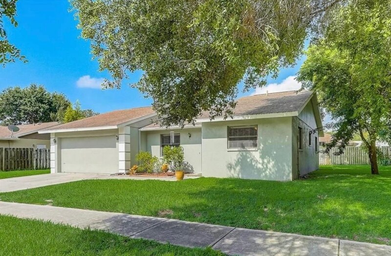 Photo - 2462 Briar Oak Cir (Sarasota, FL)