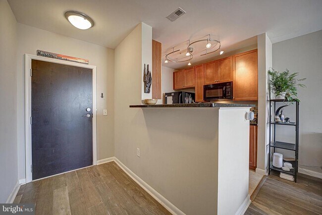 Building Photo - 851 N Glebe Rd