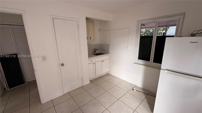 Building Photo - 317 W 36th St