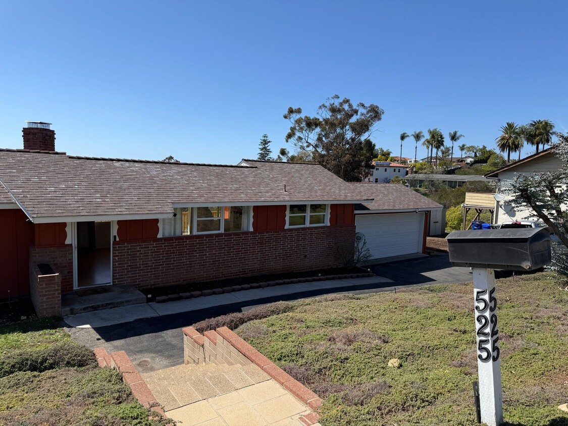 Primary Photo - Beautiful Two Bedroom Home in Vista