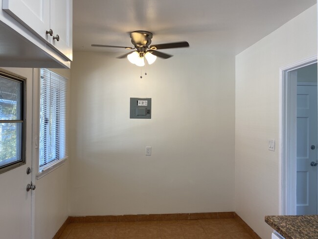 Kitchenette - 1830 W Glenoaks Blvd