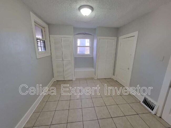 Foto del edificio - 3118 Robinwood Dr