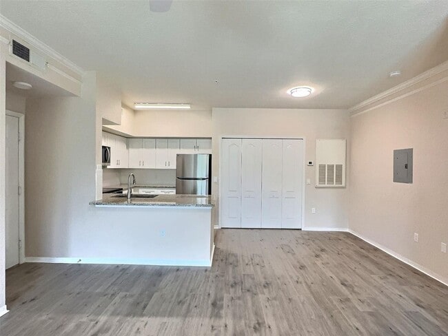 Building Photo - 1 Bedroom 1 Bathroom condo in luxury gated community