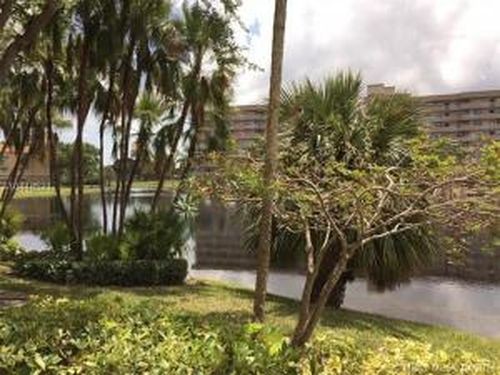 Building Photo - 160 Jacaranda Country Club Dr