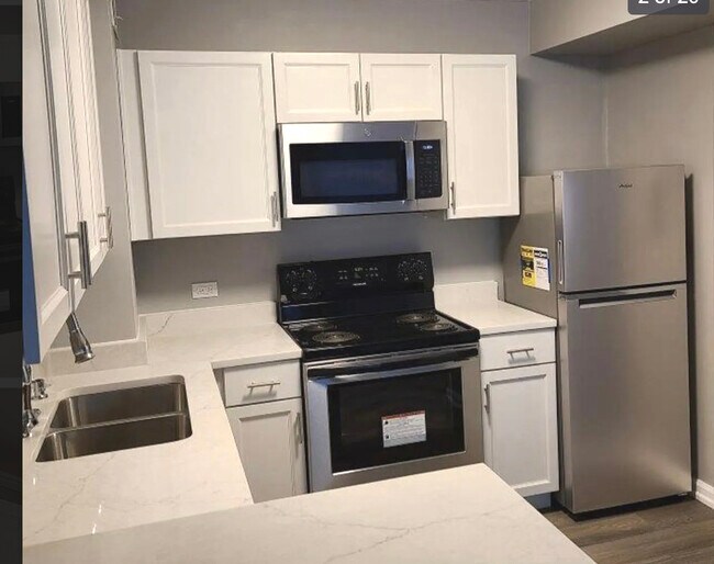 Foto del edificio - 3600 N Lake Shore Dr