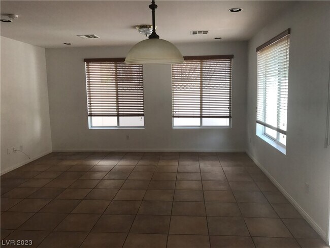 Foto del edificio - 6190 Carson Hills Ave