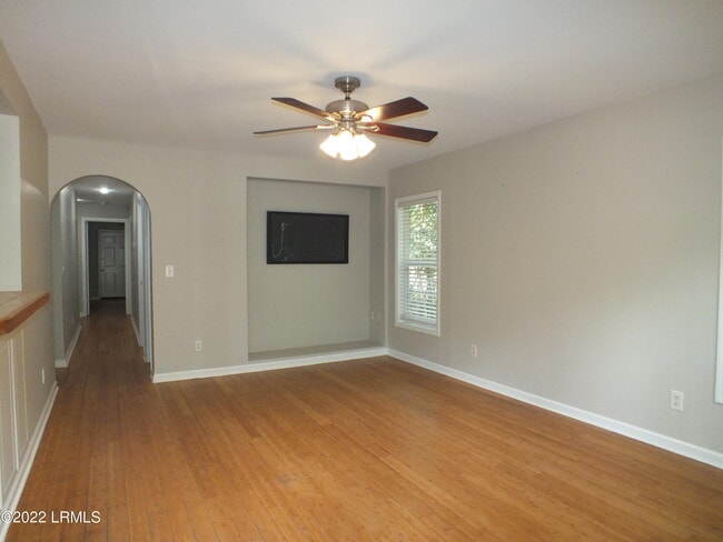 Building Photo - 418 Meritta Ave