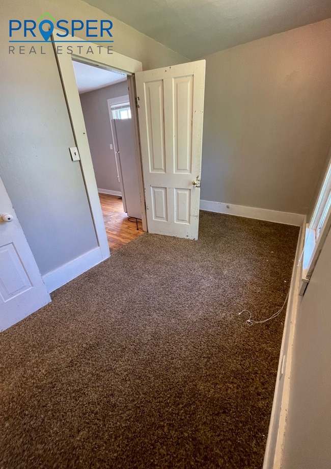 Building Photo - 828 Chippewa St