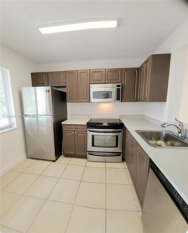 Foto del edificio - 8620 N Sherman Cir
