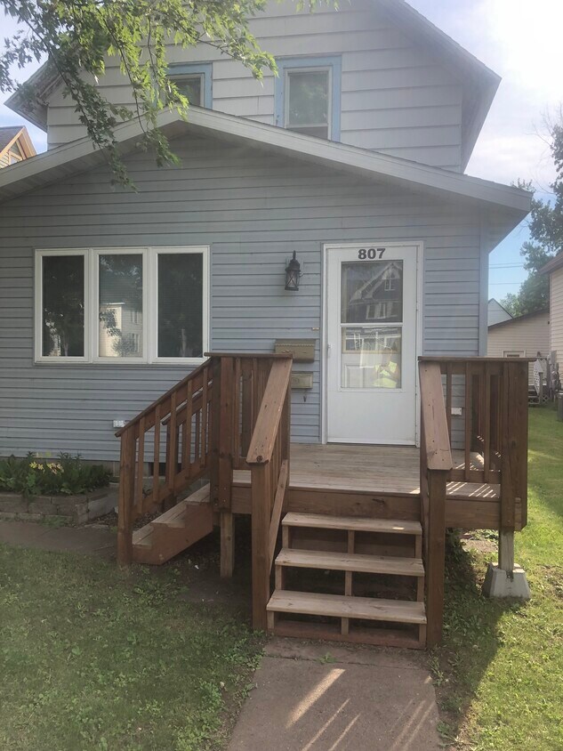 Primary Photo - 807 Ellis Ave