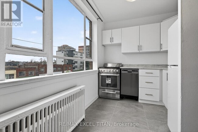 Photo du bâtiment - 2515 Eglinton Ave W
