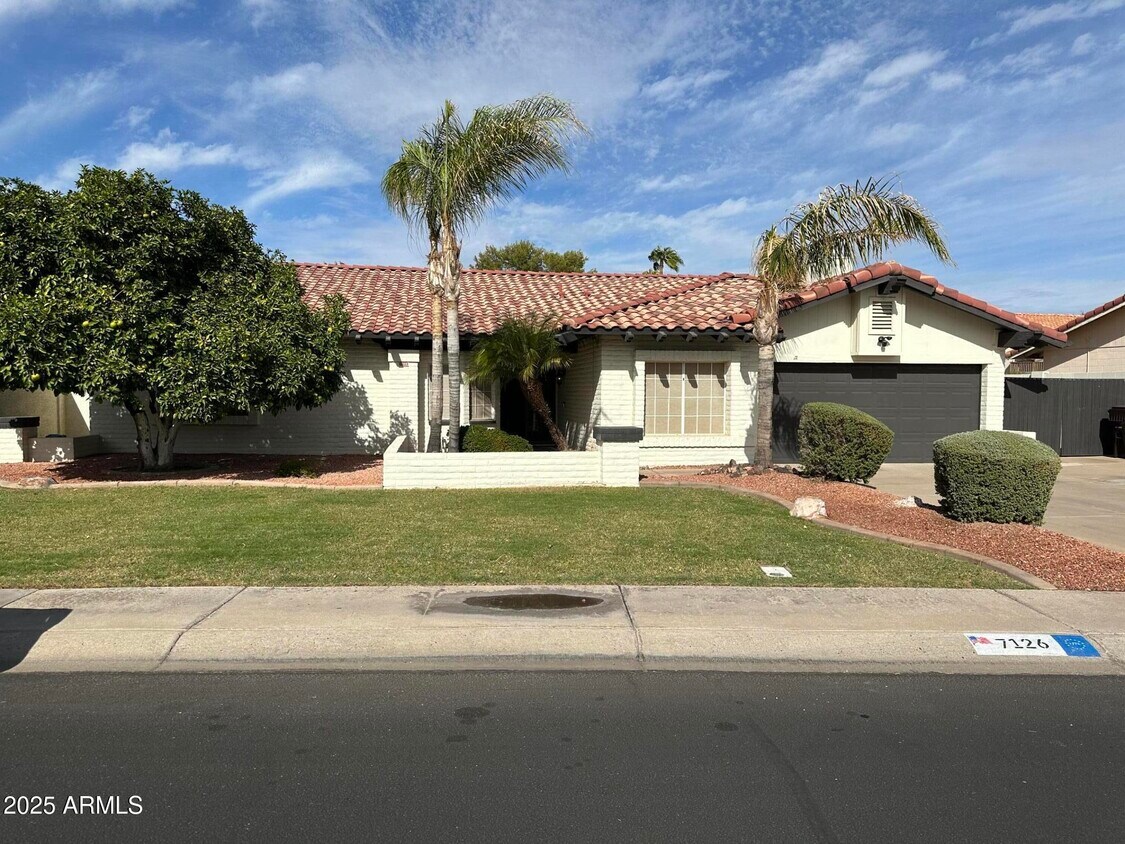 Foto principal - 7126 W Columbine Dr