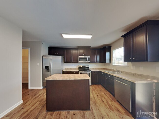 Building Photo - 2824 Tall Oaks Dr