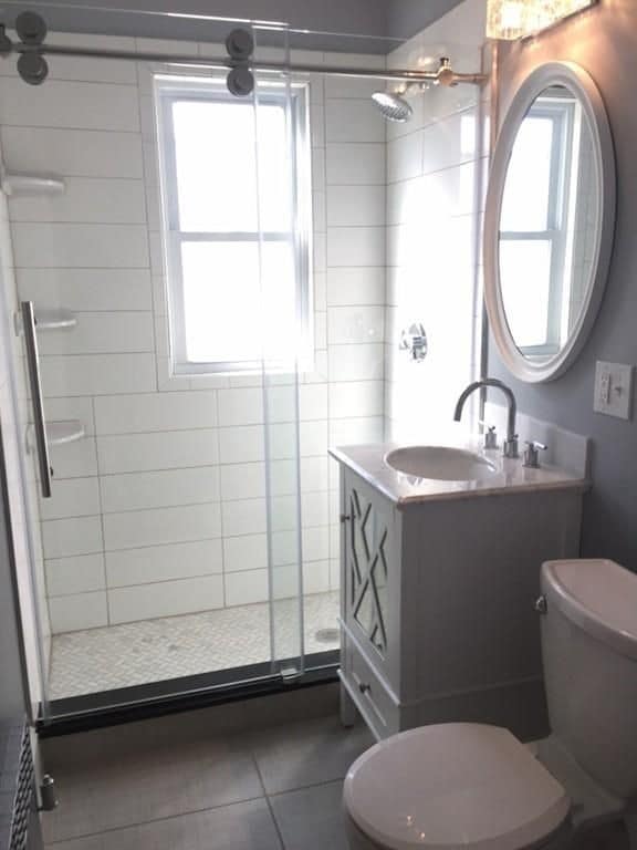 Building Photo - Quiet top floor 2bd/1ba with open floor plan