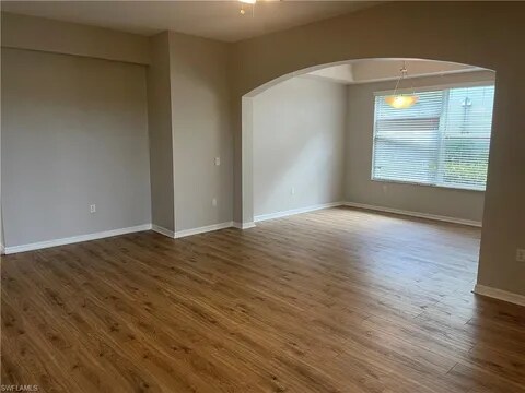 Building Photo - 1315 Mariposa Cir