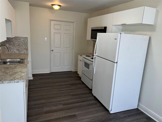 Foto del edificio - 4507 NW 191st Terrace