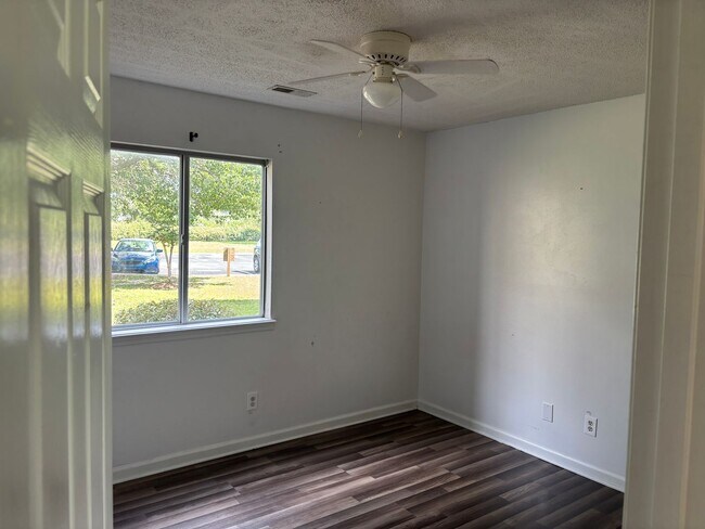 Foto del edificio - 2 Bedroom 2 bath on bottom floor at Myrtle...