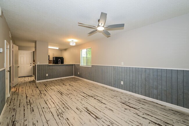 Foto del edificio - Neptune Beach Townhouse - On Huge Lot in Q...