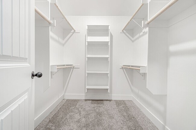 Building Photo - Beautiful home awaits you!