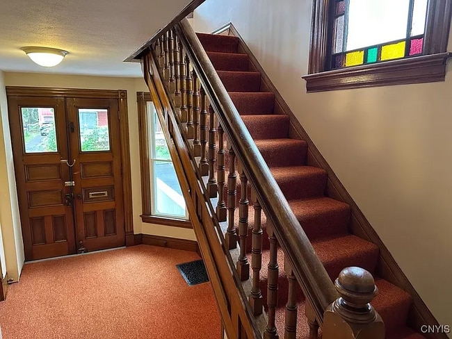 Foto del edificio - 12 E Main St