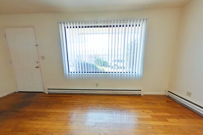 Foto del edificio - 2 Bedroom Duplex ~ Close to Campus