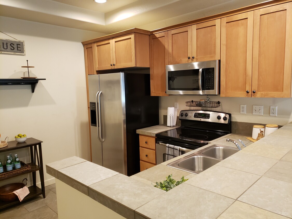 Kitchen - 8142 NE Miriam Way